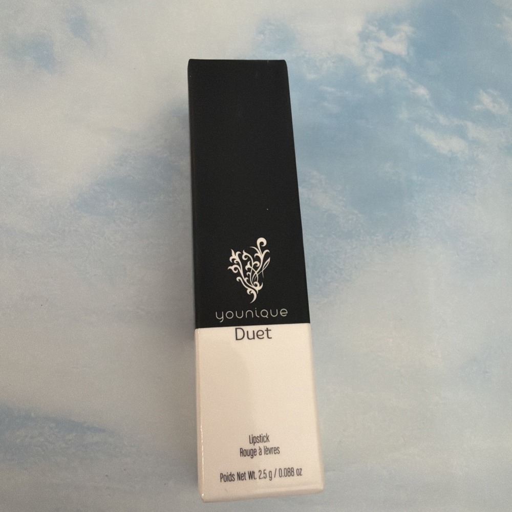 Younique Duet Lipstick Stick HITTING IT OFF 2.5 g / 0.088 oz